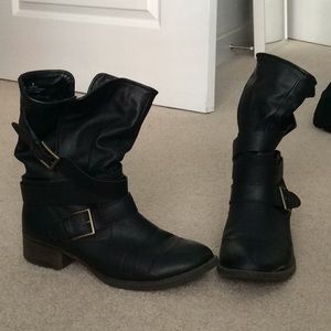 Black low boots with buckle